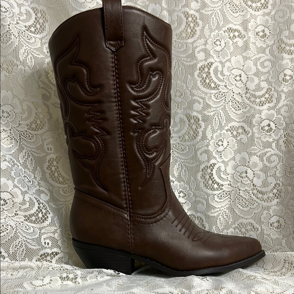 Faux, leather Brown Western Heeled Boots excellent condition size 8.5